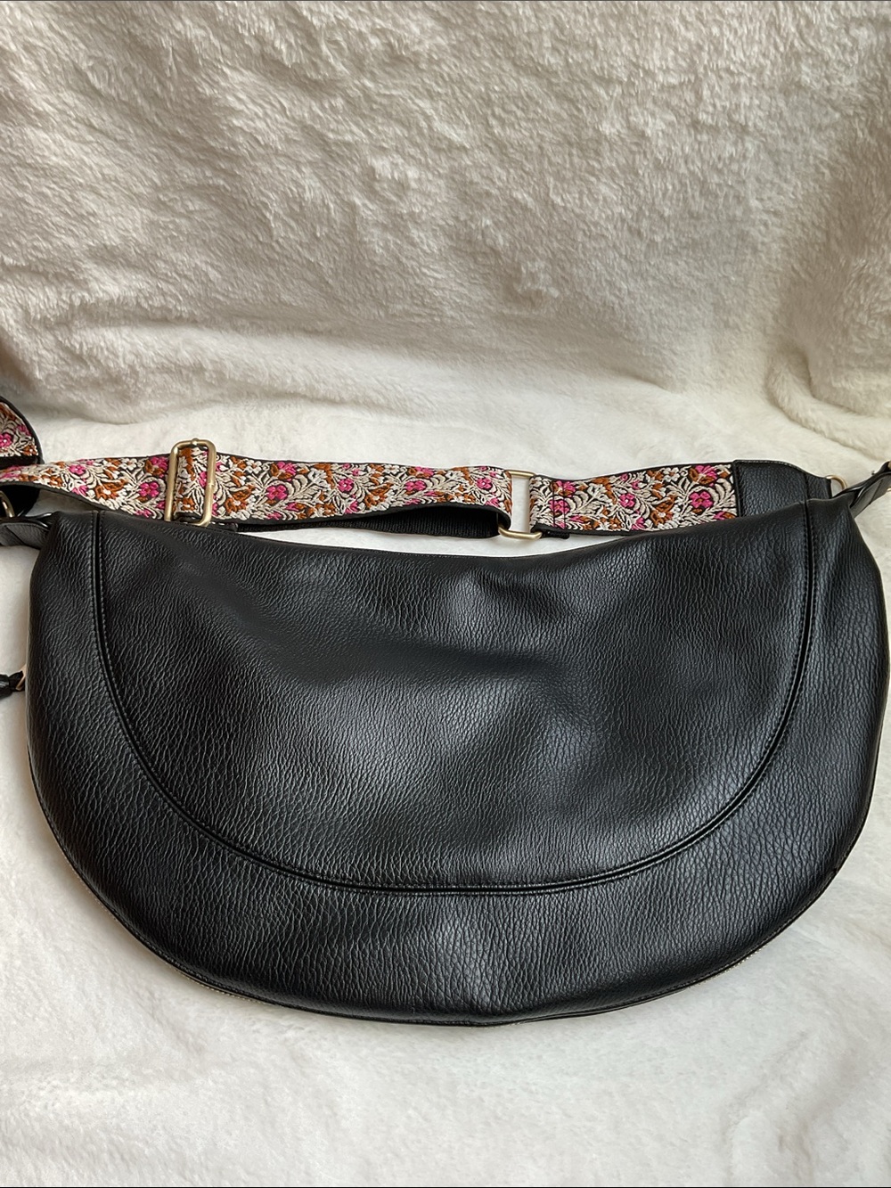 Anthropologie Urban Originals slouchy pebbled leather Crossbody Bag - Picture 3 of 11